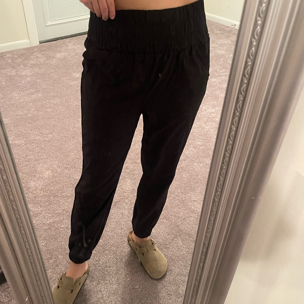 New In brand black jogger pants with pockets – size medium.